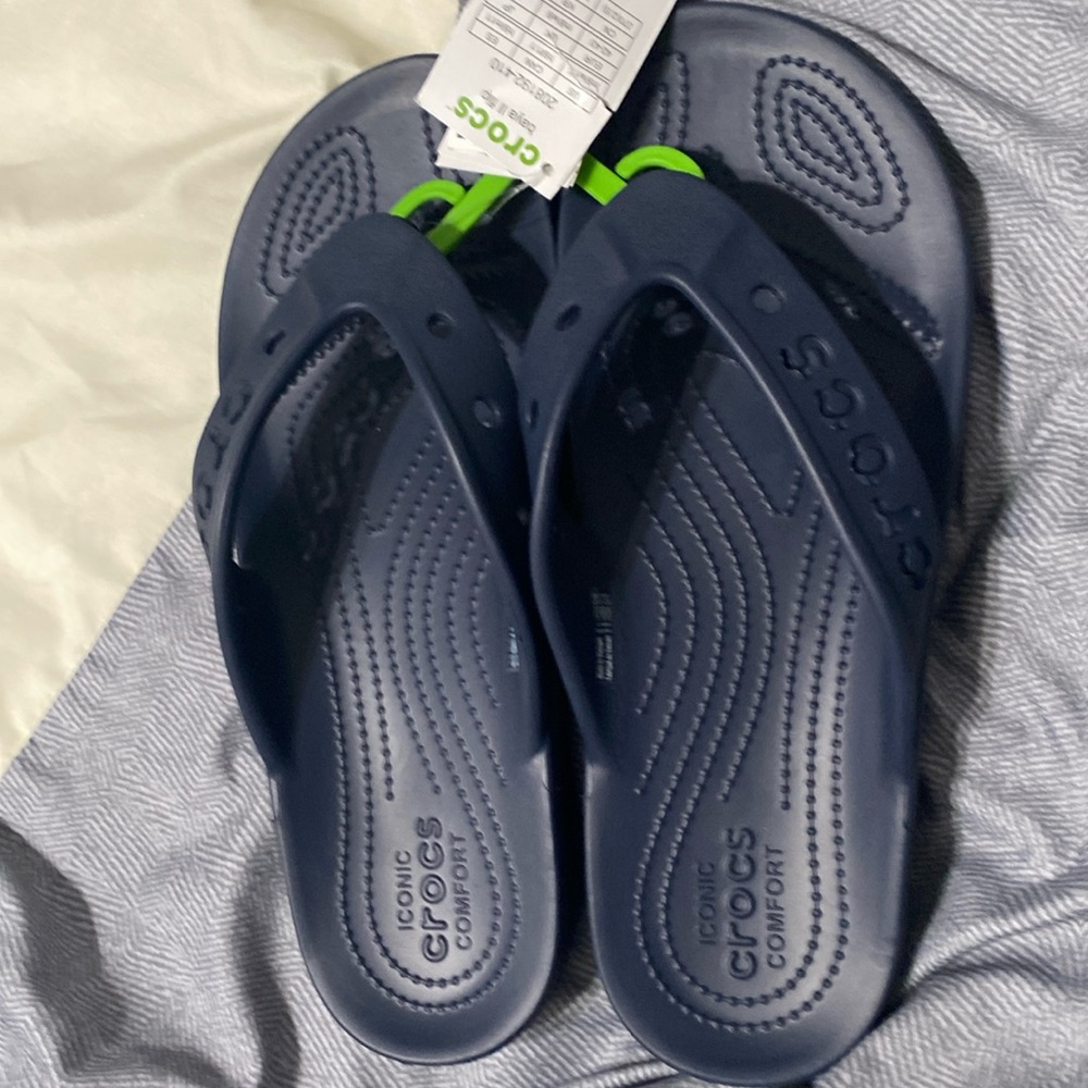 Crocs men size 9 women size 11 unisex . Brand new with tag .